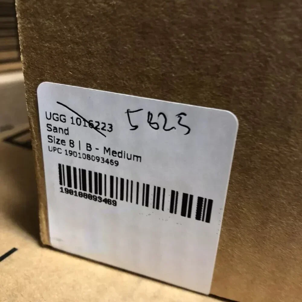 UGG Women's Classic Short II Boot Sand Size 8 M